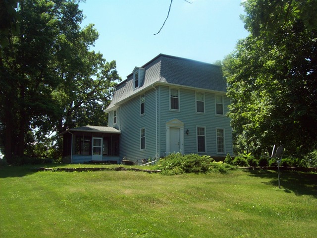 208 E Walnut St, Walnut, IL 61376 photo 1