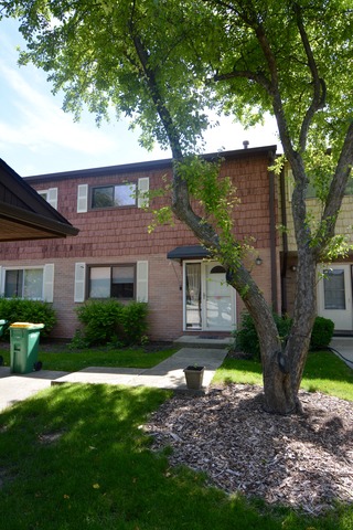 427 Commanche Trl, Wheeling, IL 60090 photo 1