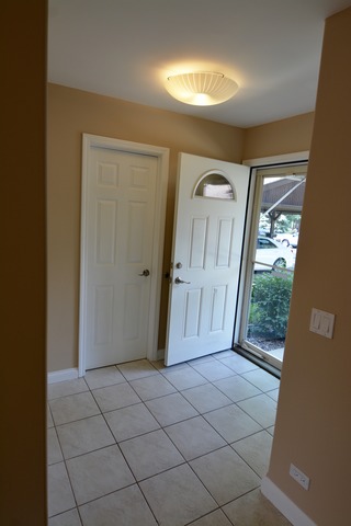 427 Commanche Trl, Wheeling, IL 60090 photo 2