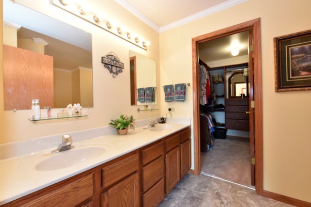 4420 Compton Ct, Winthrop Harbor, IL 60096 photo 14