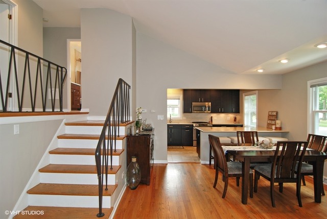 557 E Park Ave, Elmhurst, IL 60126 photo 3