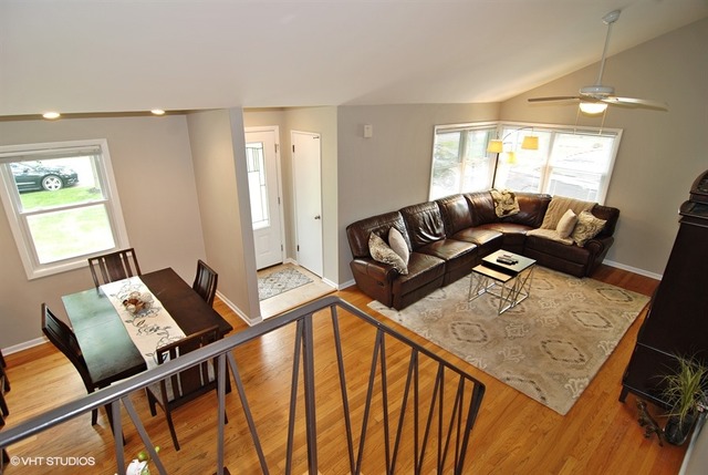 557 E Park Ave, Elmhurst, IL 60126 photo 4