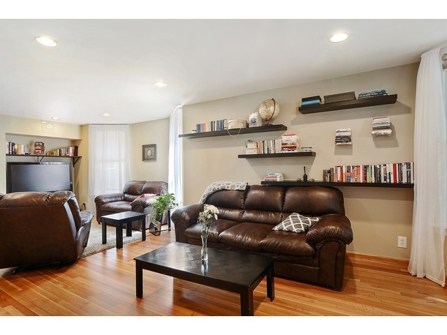  2116 W Berwyn Ave, Chicago, IL 60625 photo 4