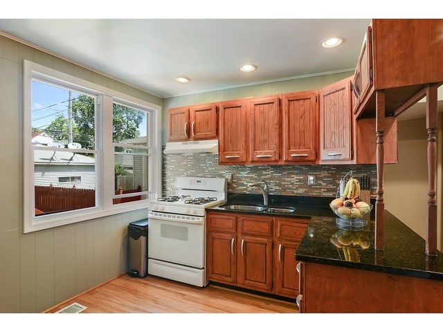  2116 W Berwyn Ave, Chicago, IL 60625 photo 7