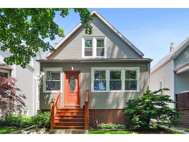  2116 W Berwyn Ave, Chicago, IL 60625 photo 1