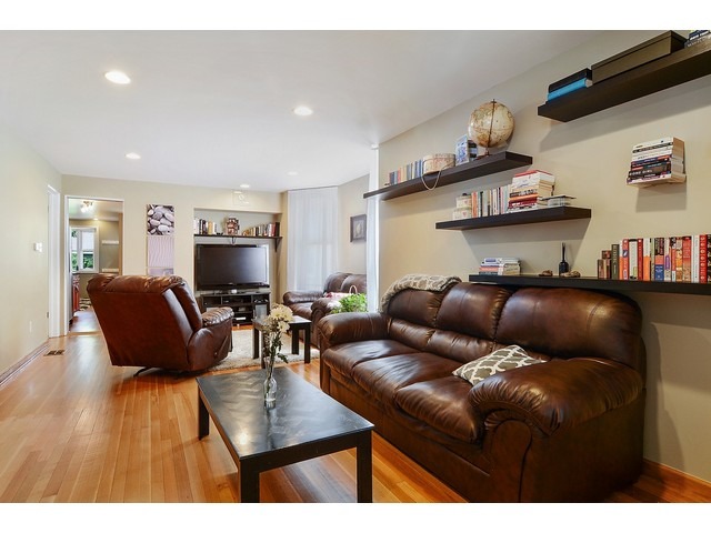  2116 W Berwyn Ave, Chicago, IL 60625 photo 5