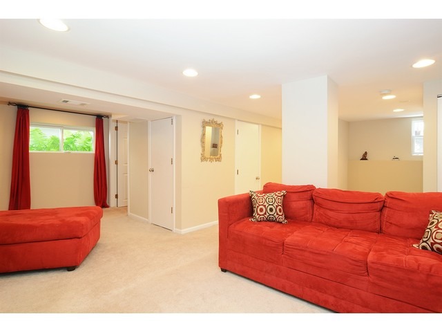  2116 W Berwyn Ave, Chicago, IL 60625 photo 11
