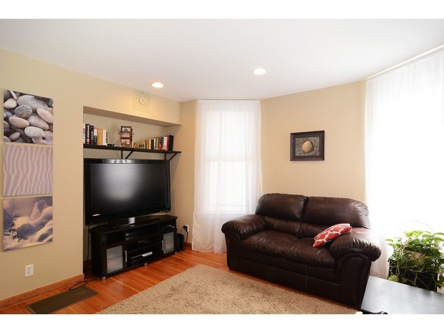  2116 W Berwyn Ave, Chicago, IL 60625 photo 6