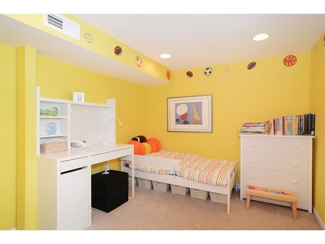  2116 W Berwyn Ave, Chicago, IL 60625 photo 14