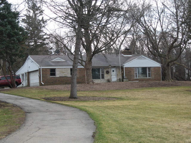 1509 Foothill Dr, Wheaton, IL 60187 photo 2