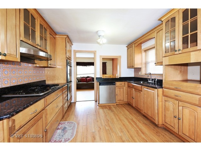 4911 W Devon Ave, Chicago, IL 60646 photo 3