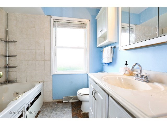 4911 W Devon Ave, Chicago, IL 60646 photo 8