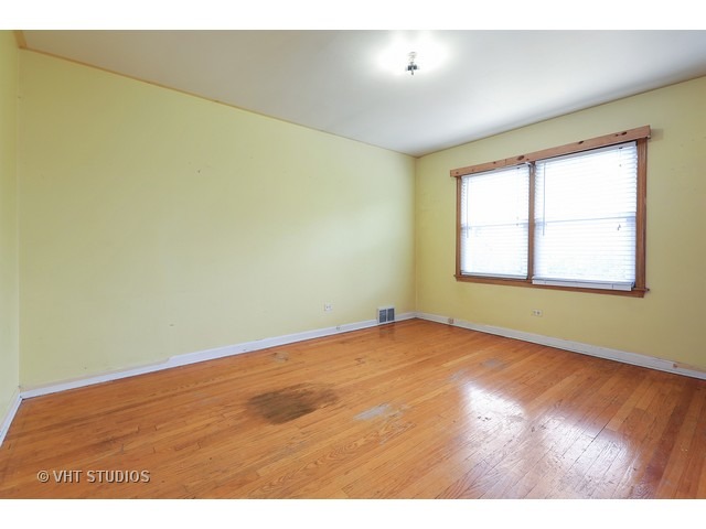 4911 W Devon Ave, Chicago, IL 60646 photo 7