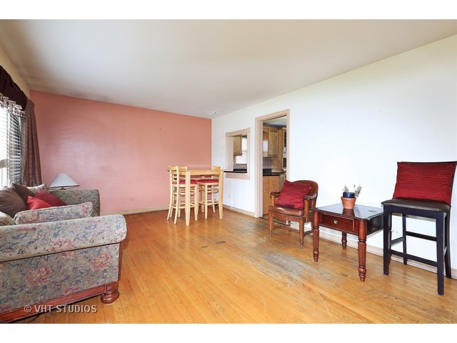 4911 W Devon Ave, Chicago, IL 60646 photo 2