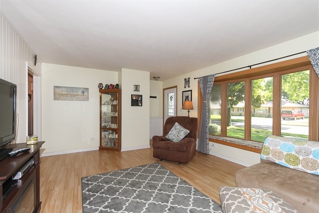 160 S Jane Dr, Elgin, IL 60123 photo 4