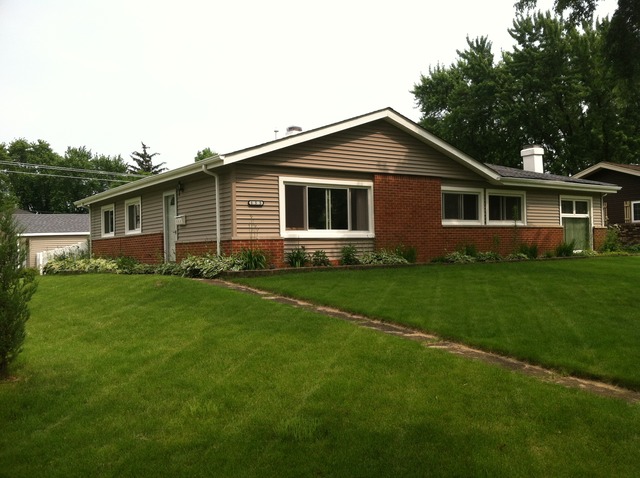 155 Pleasant St, Hoffman Estates, IL 60169 photo 1