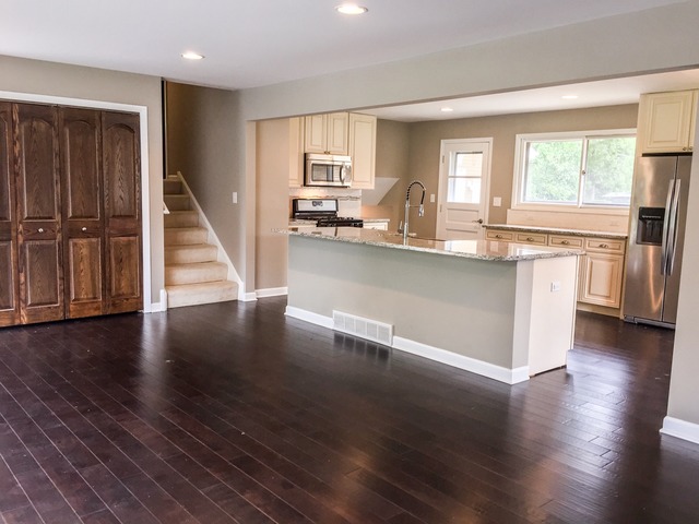 245 Parkside Ave, Itasca, IL 60143 photo 2