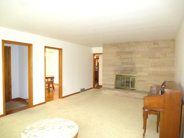685 Saddle Ln, Aurora, IL 60505 photo 3