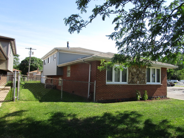 162 E 122nd Pl, Chicago, IL 60628 photo 1