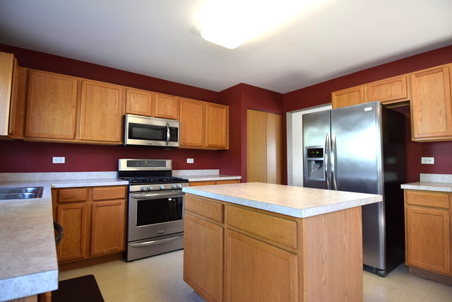 2706 Oasis Dr, Plainfield, IL 60586 photo 8