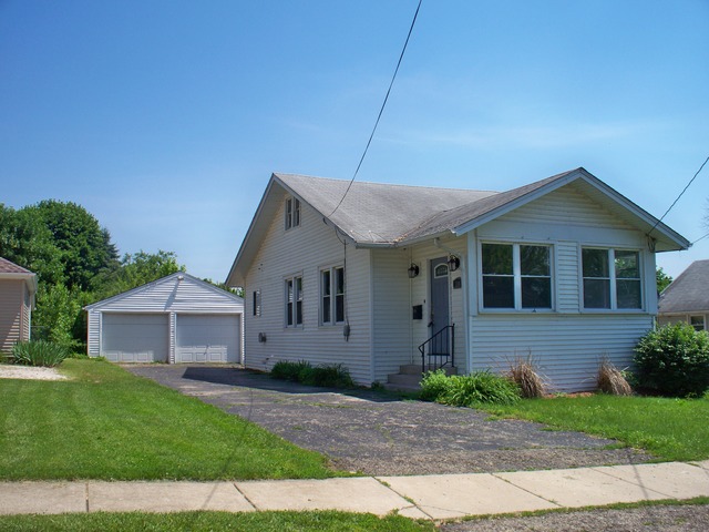 116 Case St, Montgomery, IL 60538 photo 2