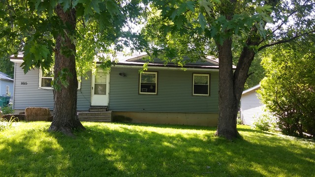 1615 Pleasant Ave, Mchenry, IL 60050 photo 1