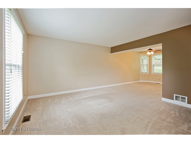 1605 Charles Ave, Algonquin, IL 60102 photo 2