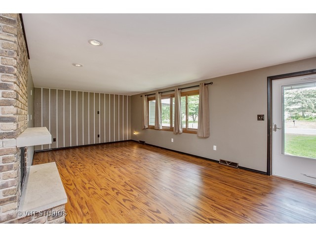 3107 Killarney Dr, Cary, IL 60013 photo 2