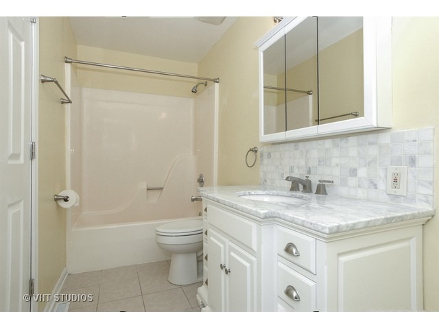 4405 Capstan Dr, Hoffman Estates, IL 60192 photo 9