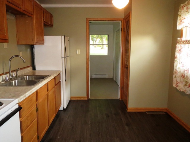 745 Harriet St, Dixon, IL 61021 photo 2
