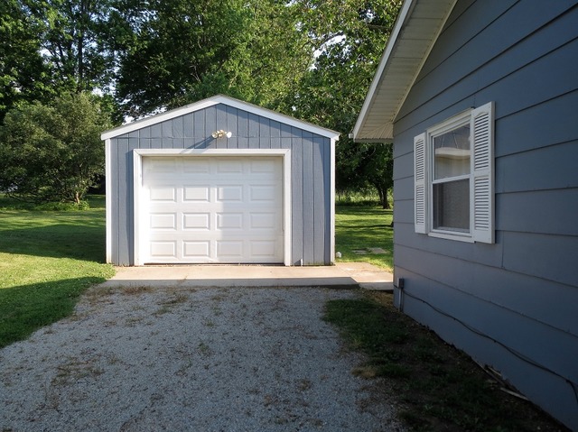 745 Harriet St, Dixon, IL 61021 photo 11