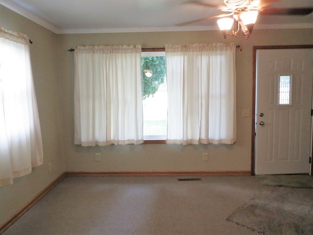 745 Harriet St, Dixon, IL 61021 photo 5