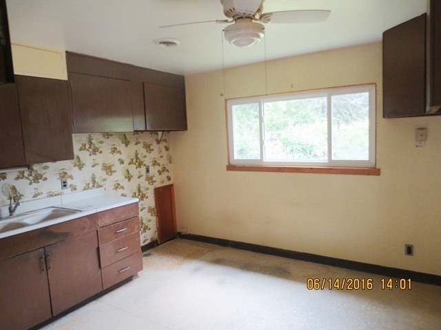 201 W 35th St, Steger, IL 60475 photo 5