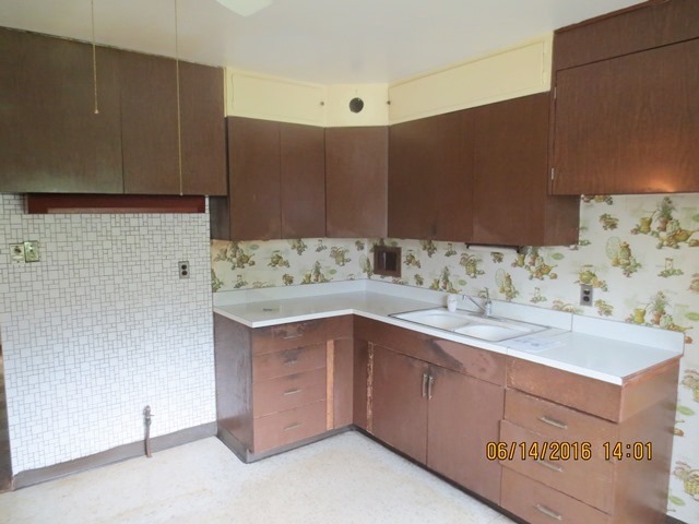 201 W 35th St, Steger, IL 60475 photo 4