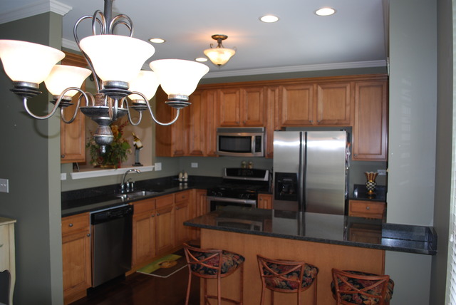391 N Commerce St, Aurora, IL 60504 photo 2