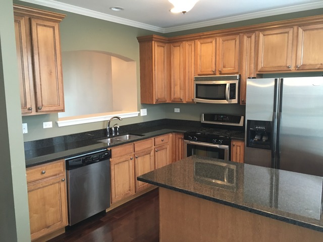 391 N Commerce St, Aurora, IL 60504 photo 4