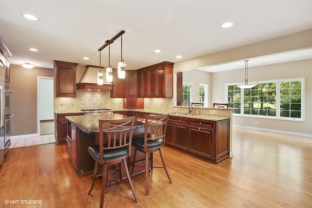 1107 Belter Dr, Wheaton, IL 60187 photo 4