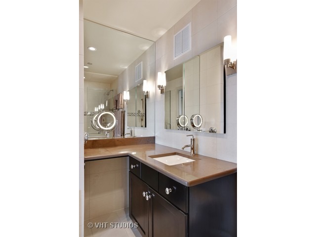 100 E Huron St #1502, Chicago, IL 60611 photo 7