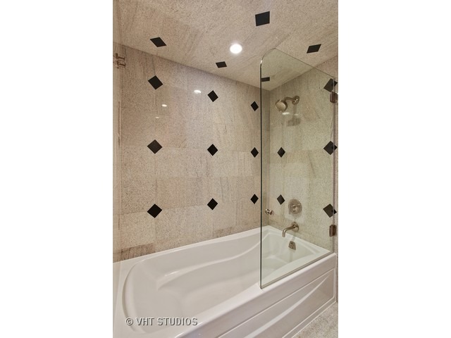 100 E Huron St #1502, Chicago, IL 60611 photo 9