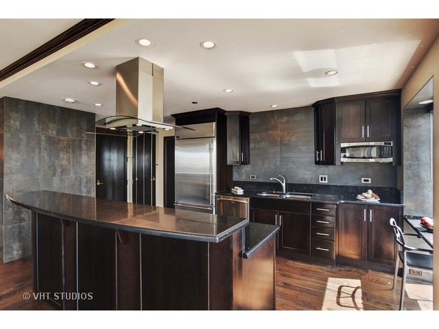 100 E Huron St #1502, Chicago, IL 60611 photo 5