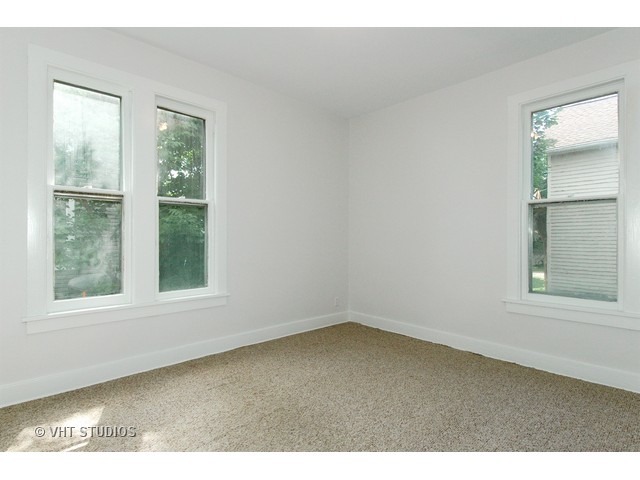 437 S State St, Elgin, IL 60123 photo 7