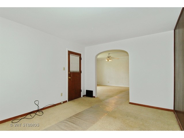 437 S State St, Elgin, IL 60123 photo 3