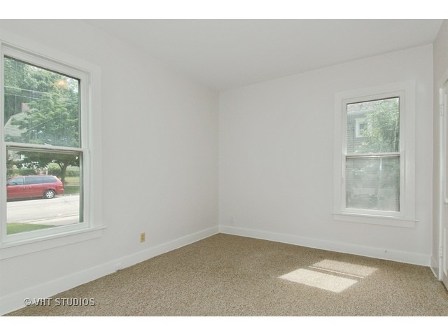 437 S State St, Elgin, IL 60123 photo 8