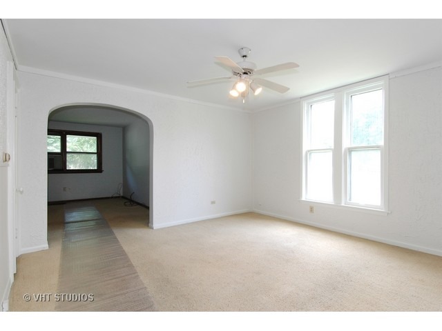 437 S State St, Elgin, IL 60123 photo 4
