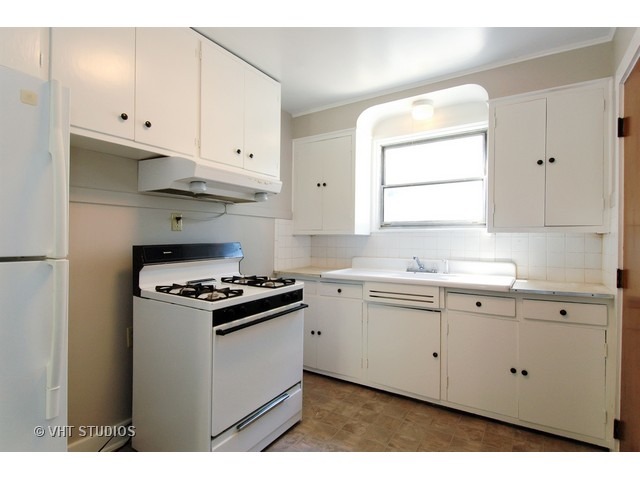 437 S State St, Elgin, IL 60123 photo 5