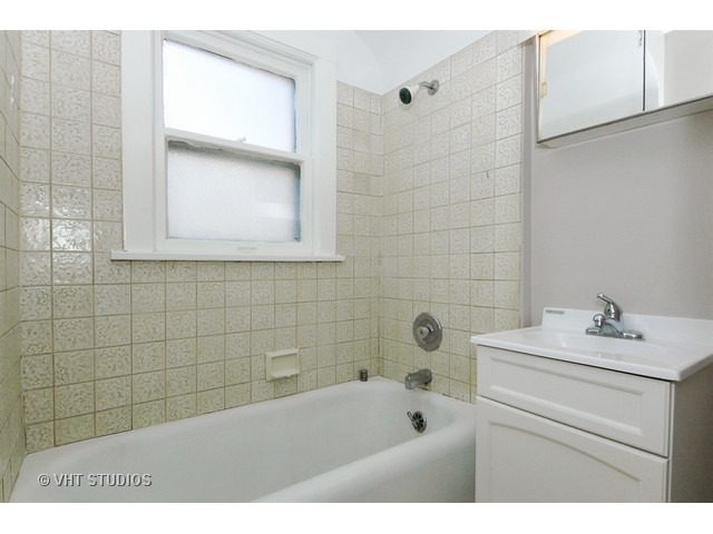 437 S State St, Elgin, IL 60123 photo 9
