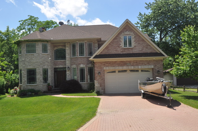 7606 Eleanor Pl, Willowbrook, IL 60527 photo 1