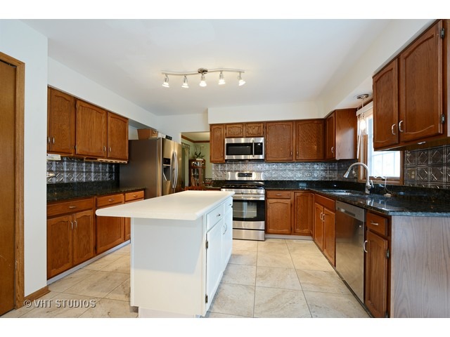 4885 Tarrington Dr, Hoffman Estates, IL 60010 photo 5