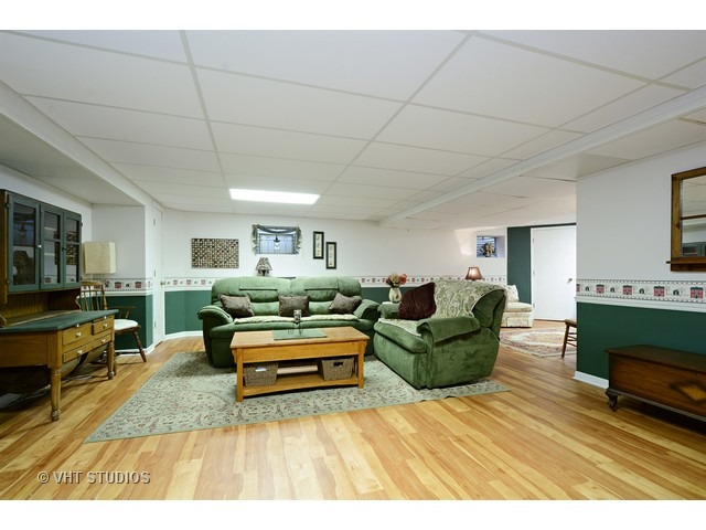 4885 Tarrington Dr, Hoffman Estates, IL 60010 photo 9