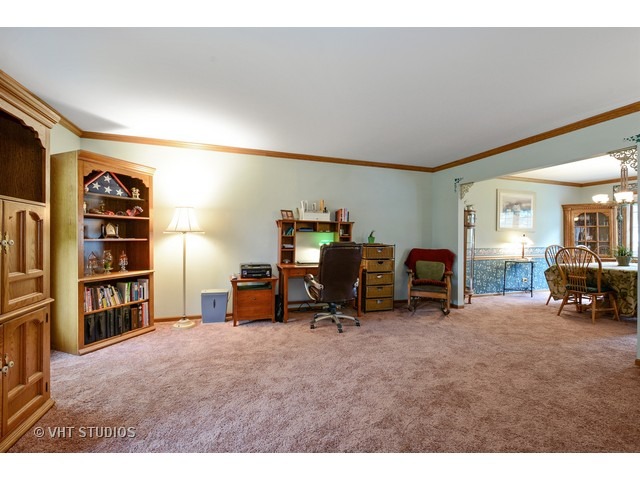 4885 Tarrington Dr, Hoffman Estates, IL 60010 photo 4